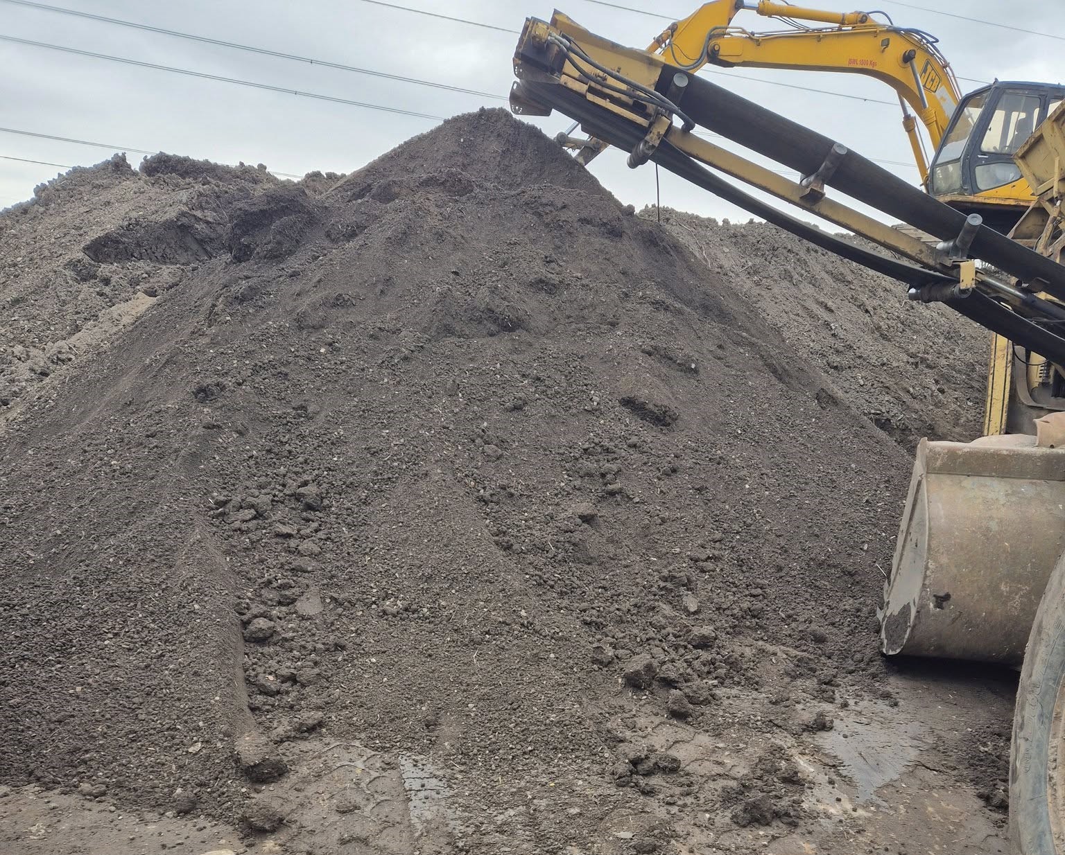 Topsoil and aggregates delivery truck in Edinburgh